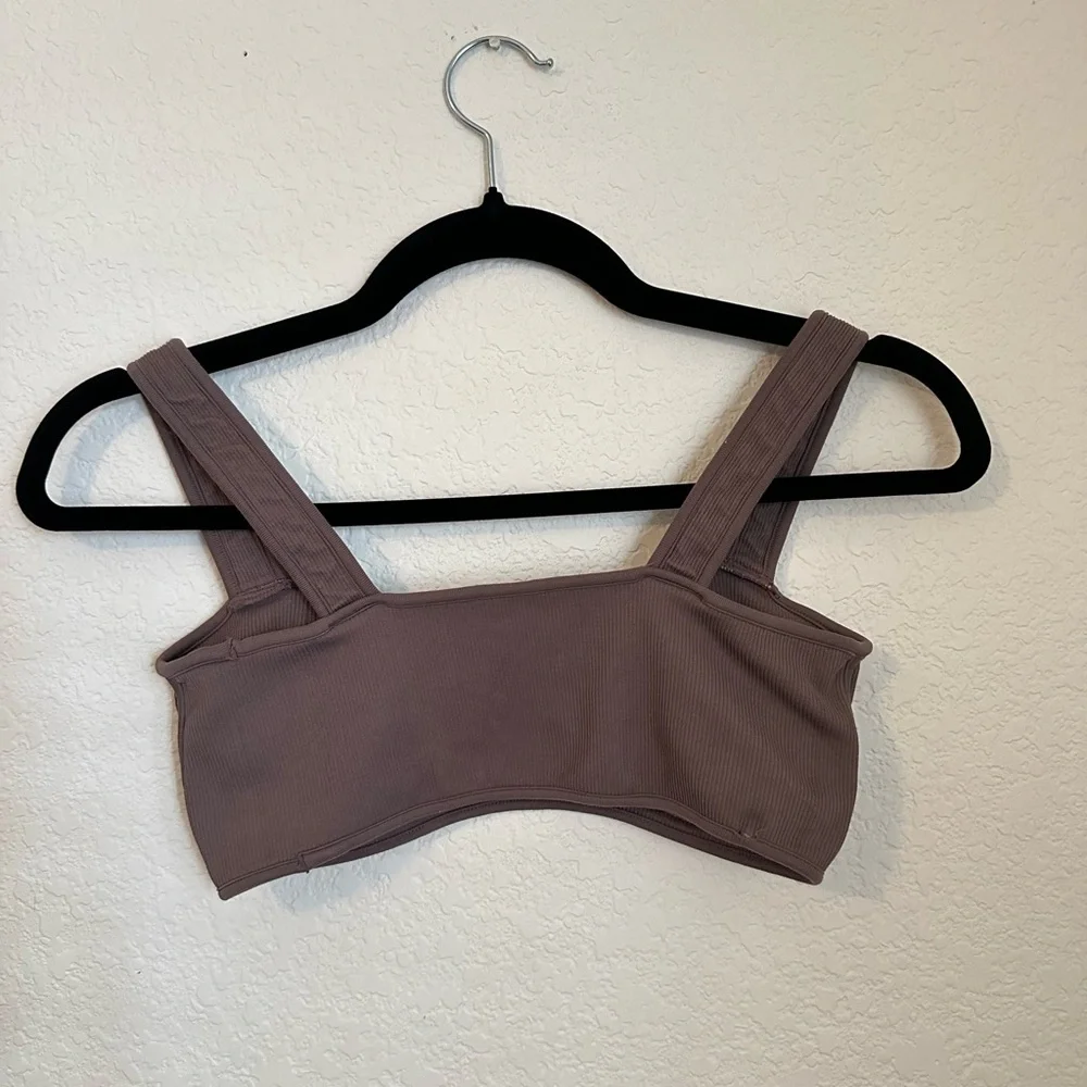 SET ACTIVE Ribbed Contour Sports Bra in Color Pepper Medium - Picture 2 of 5